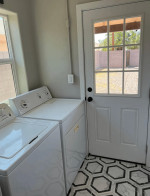 Freshly remodeled, close to sky Harbor airport downtown Phoenix and hospitals. Also plenty of dining within 2 miles